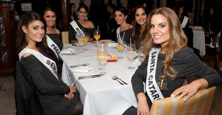 Candidatas ao Miss Brasil 2011 se reúnem em cantina italiana - Equipe Fábio Nunes