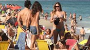 Letícia Birkheuer pega praia de Ipanema com alguns amigos - Wallace Barbosa/AgNews