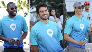 Lázaro Ramos, Eriberto Leão e Marcio Garcia entregam água para atletas durante Maratona do Rio de Janeiro - Roberto Filho/AgNews