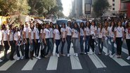 As candidatas param o trânsito da Avenida Paulista para uma foto - Marcio Tadeu / Band