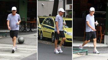 Chico Buarque caminha pelo bairro do Leblon, no Rio de Janeiro - Daniel Delmiro/AgNews