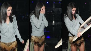 Selena Gomez recebe disco de ouro - GrosbyGroup