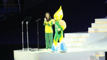 Glenda e o mascote Arion encerram a 5ªa edição dos Jogos Mundiais Militares - Graça Paes/Photo Rio News