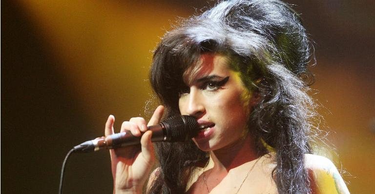 Amy Winehouse gastava mil libras por dia em drogas e álcool - Getty Images