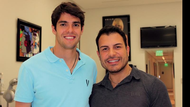 Em Miami, o craque Kaká cuida do visual no salão do hair stylist Cleber Lopes.