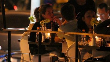 Luciana Vendramini janta acompanhada no Rio - André Freitas / AgNews