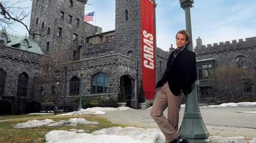 Em cartaz em SP com o premiado espetáculo Mamma Mia!, o ator visita o Castelo de CARAS, em propriedade secular a 40 minutos de Nova York, durante rara folga. - Jayme de Carvalho Jr.