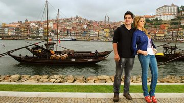 Na Vila Nova de Gaia, o passeio do casal, junto há quase dois anos. - César Alves