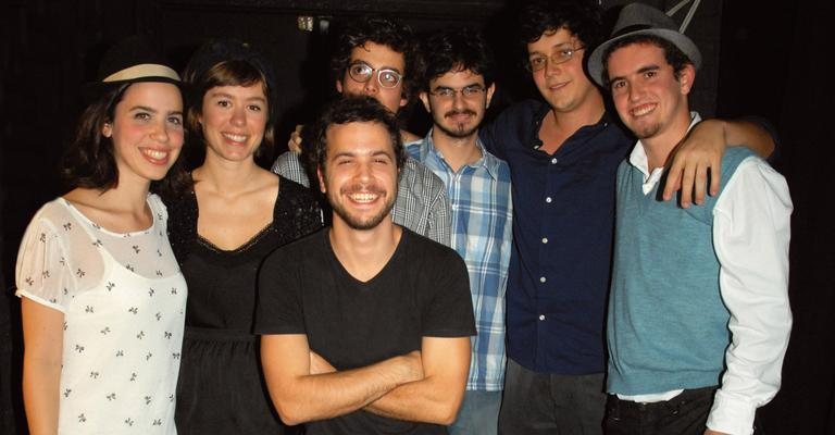 Com os músicos Sofia, João, Felipe, Caire, David e Gabriel. - Ivan Faria