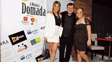 Giovanna Ewbank, Walcyr Carrasco e Bia na apresentação do elenco da peça A Megera Domada, no Rio. - Ivan Faria