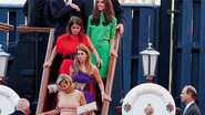 O príncipe William deixa festa em iate com o irmão, o príncipe Harry, a amada, Kate Middleton, as primas Eugenie e Beatrice, e a tia Sophie. - Getty Images e Reuters