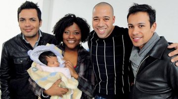 Em SP, Marcelo Bandeira vai ao chá de bebê de Lorena, filha de Vanessa Jackson e Lucio Neves, que recebem ainda Márcio Pereira.