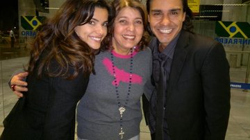 A cantora Roberta Miranda, ao centro, reencontra Vanessa Giácomo e André Gonçalves em visita ao Projac, no Rio.