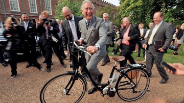 Ele anda de bike elétrica em Londres. - Getty Images