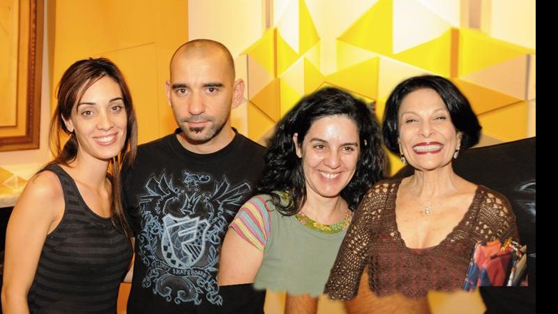 Em SP, a atriz Martina Gusman, com seu Pablo Trapero, e Tata Amaral prestigiam a diretora Regina Jehá na pré-estreia do filme.