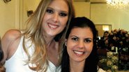 A apresentadora Gianne Albertoni apoia Juliana Georges, sócia de ateliê, em evento para debutantes com câncer, em São Paulo.