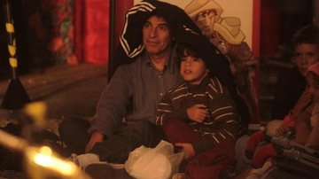 Paulo Betti e seu filho João assistem à peça 'Sonhos de Uma Noite de São João' - André Muzell / AgNews