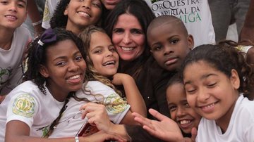 Malu Mader lê para crianças no Rio - André Muzell / AgNews