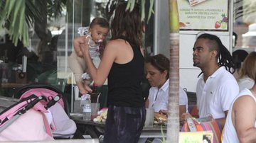 Jairzinho almoça com esposa, a atriz Tania Khalill, e das filhas, Isabella e Laura - Adilson Lucas/AgNews