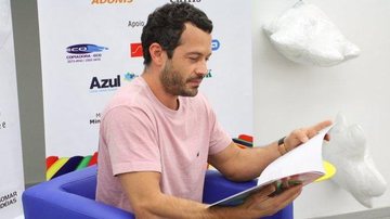 Malvino Salvador lê para crianças em evento no Rio de Janeiro - Anderson Bord/AgNews