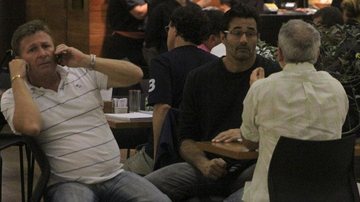 Szafir lancha com amigos no Rio - Marcus Pavão / AgNews