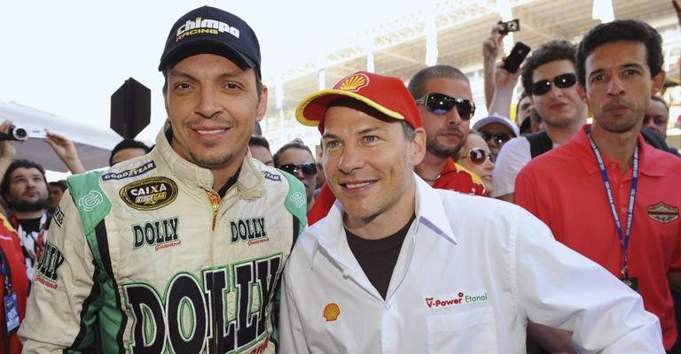Os pilotos Tarso Marques e Jacques Villeneuve se reencontram nas pistas da disputa da Corrida do Milhão da Stock Car, em Interlagos, SP.