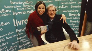 Fãs lotam livraria e prestigiam jornalista - Ana Beatriz Chacur