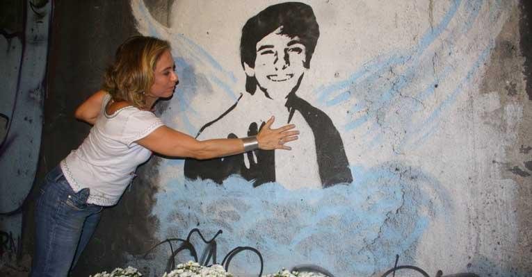Cissa Guimarães em homenagem ao filho Rafael Mascarenhas, morto há um ano - Daniel Delmiro / AgNews