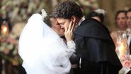 Açucena abraça Jesuíno depois de desistir de casamento com príncipe Felipe - Divulgção/TV Globo
