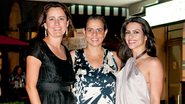 Cleo com Viviane Spinelli e Adriana Dutra, organizadoras do evento - Mariana Vianna / Divulgação
