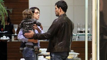 Juliano Cazarré e a família - Marcos Pavão/AgNews