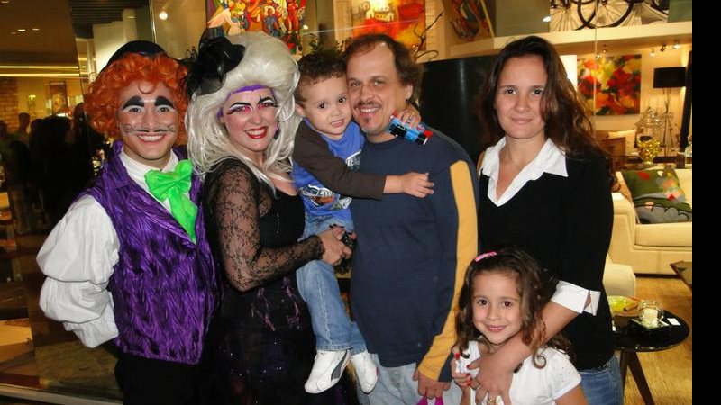 Guilherme Fontes leva a família ao teatro - André Romano / Photo Rio News