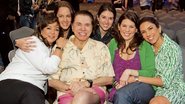 Silvio entre a mulher, Iris, e quatro das seis filhas, Silvia, Rebeca, Daniela e Patrícia, na comemoração dos 30 anos da emissora em seu hotel no Guarujá. - Samuel Chaves