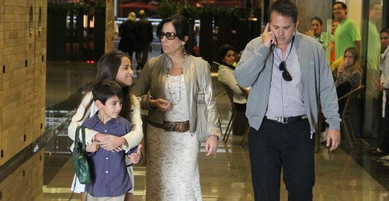 Gloria Pires com o marido, Orlando de Morais, e os filhos Ana e Bento - Marcus Pavão / AgNews