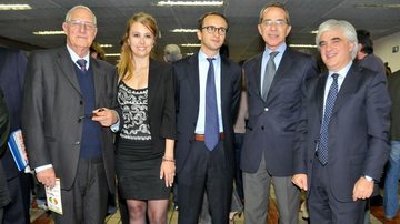 Em SP, Edoardo Pollastri, Erica Bernardini, Marco Leone, Francesco Patermò e Salvatore Costanzo em noite de lançamento de selo.