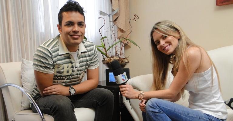 Marcelo Bandeira recebe Tatiane Temporin, repórter da atração da Record, em sua residência, na capital paulista.