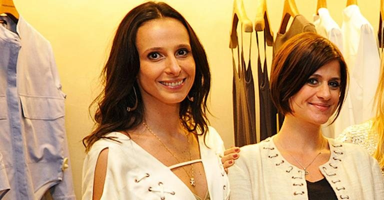 Fabiana Delfim e Giuliana Romanno lançam coleção de marca, em loja de São Paulo...