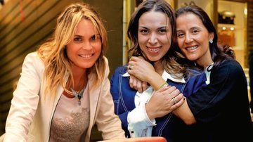 A promoter Fernanda Barbosa festeja seus 42 anos com Taciana Veloso e Veronique Claverie, em SP.