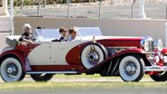 Leonardo DiCaprio e Tobey Maguire testam carro vintage para seu novo filme, The Great Gatsby - The Grosby Group