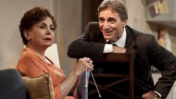 Beatriz Segall e Herson Capri na peça 'Conversando com Mamãe' - Divulgação