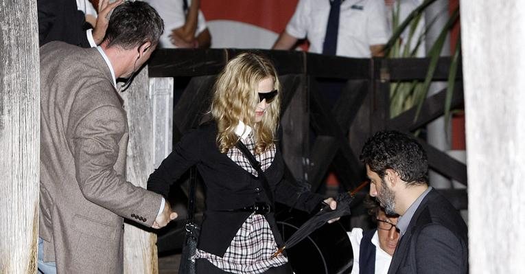 Madonna durante sua chegada no aeroporto de Veneza, Itália - Reuters