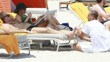 Arnaldo Jabor e Suzana Villas Boas curtem praia em Miami - The Grousby Group