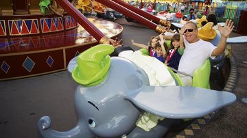 Paizão, ele leva os filhos para brincar no Magic Kingdom, em Orlando, Flórida. - Leo Mayrinck