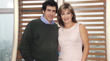 Alexandre Bez grava com Silvia Vinhas para atração de canal universitário, em SP.