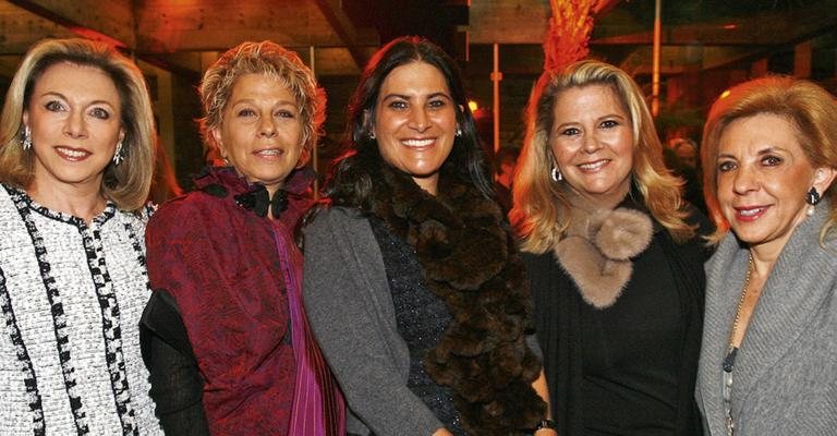 Em SP, Tânia Wagner, Cecília Szajman, a filha Esther, Denise Antão e Beth Arbaitman em recital pelos 95 anos da União Brasileiro-Israelita do Bem-Estar Social.