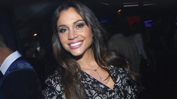A ex-BBB Maria Melilo prestigia a festa de 18 anos de boate, em São Paulo.