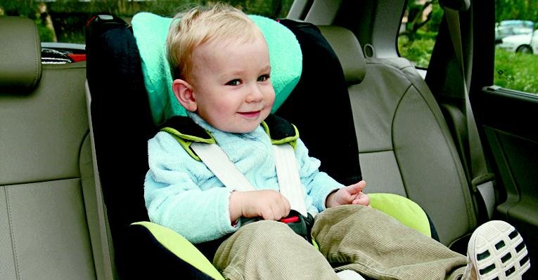 VOCÊ SABIA? Quem possui automóveis com airbag no banco traseiro deve desativá-lo. O maior problema é a velocidade da bolsa inflada com gás, que chega a 300 km/h e pode ser fatal para a criança. - Shutterstock e Divulgação