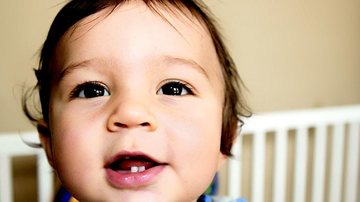 VOCÊ SABIA? O aleitamento materno é fundamental no desenvolvimento oral da criança, promovendo o crescimento adequado dos maxilares e da mandíbula, além de favorecer a mordida e o fechamento correto da boca - Shutterstock e Divulgação