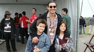 André Gonçalves e os filhos Valentina e Pedro - Roberto Filho / AgNews