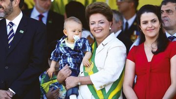 Presidente assiste ao desfile com o neto, Gabriel, e a filha, Paula - Roberto Stuckert Filho